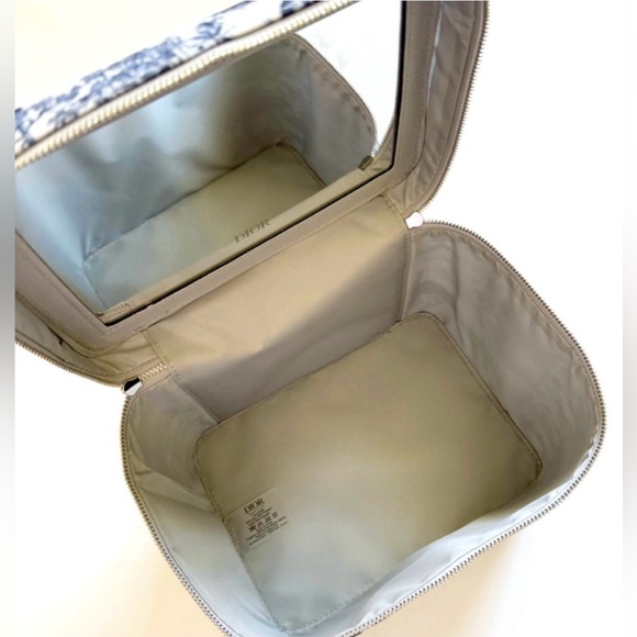 DIOR Around The World Mirrored Vanity Case - Picture 8 of 9